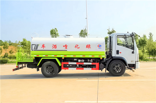 东风福瑞卡F7洒水车