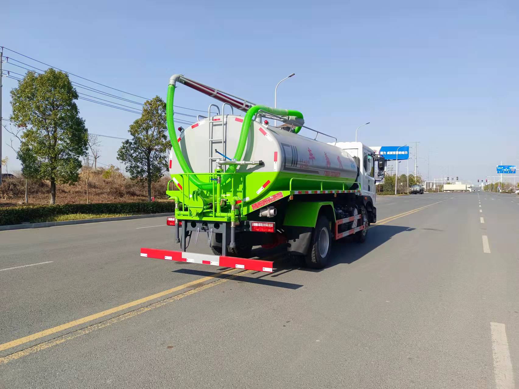 东风大多利卡12方吸粪车